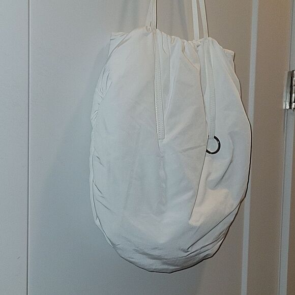 Low Classic Women's Natural Shirring String Shoulder Bag Excellent White - Picture 3 of 12